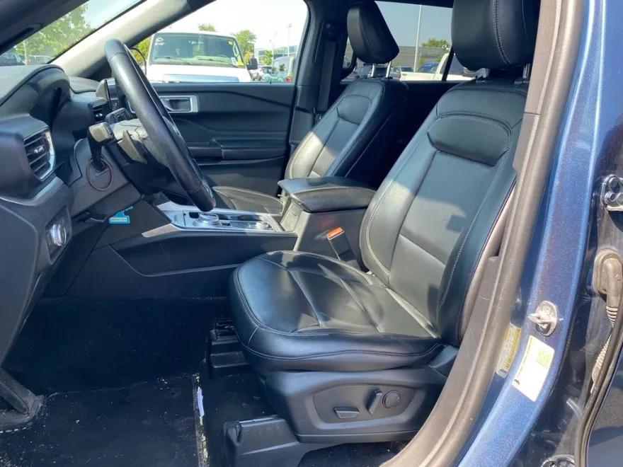 2020 Ford Explorer XLT photo 1