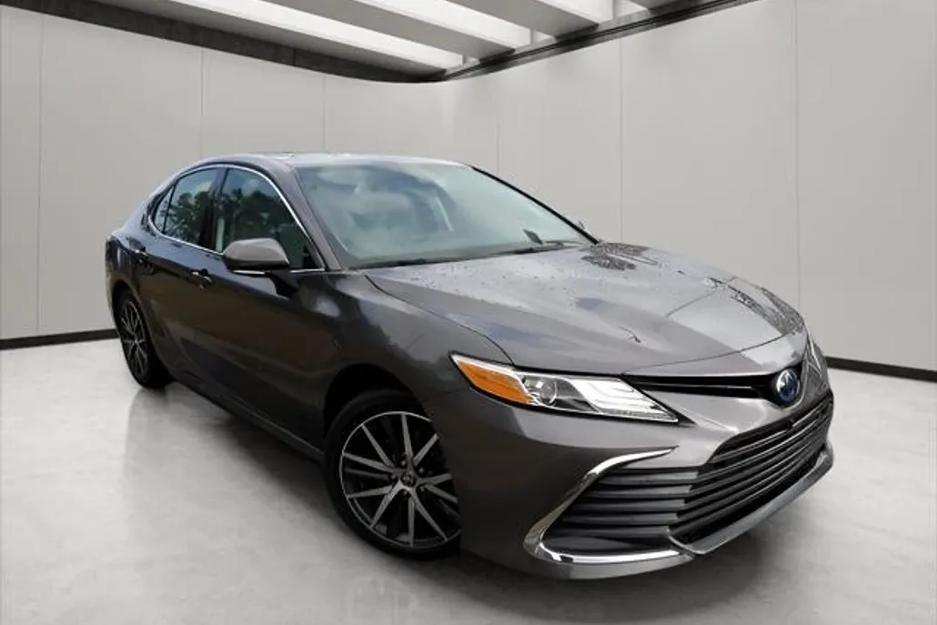 2024 Toyota Camry Hybrid XLE photo 1