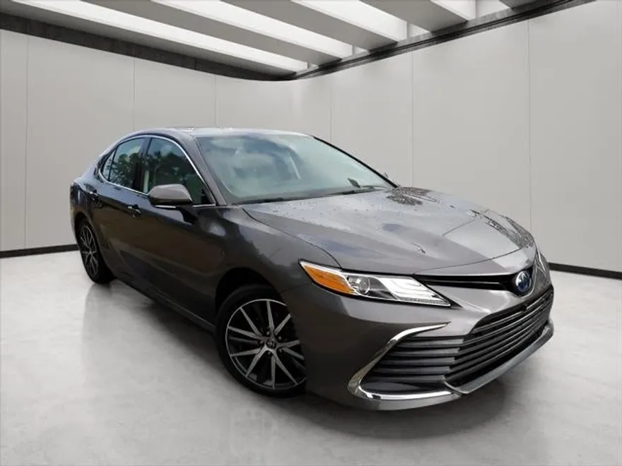 2024 Toyota Camry Hybrid XLE photo 1