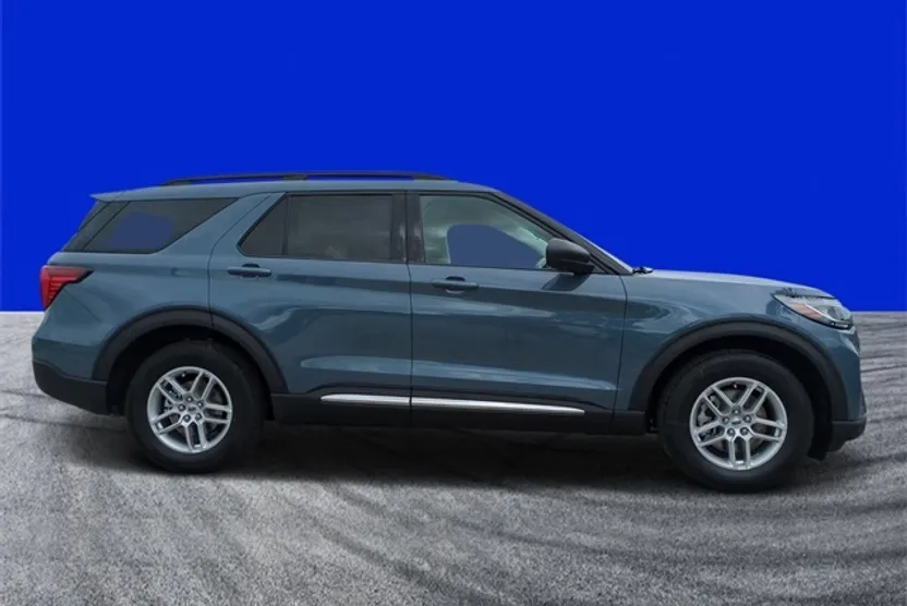2025 Ford Explorer photo 1
