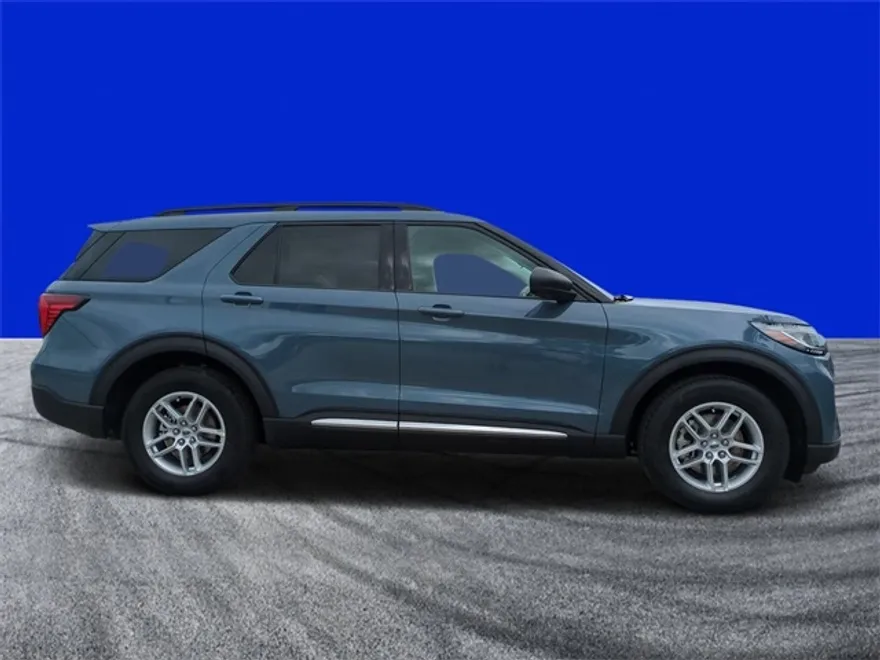 2025 Ford Explorer photo 1