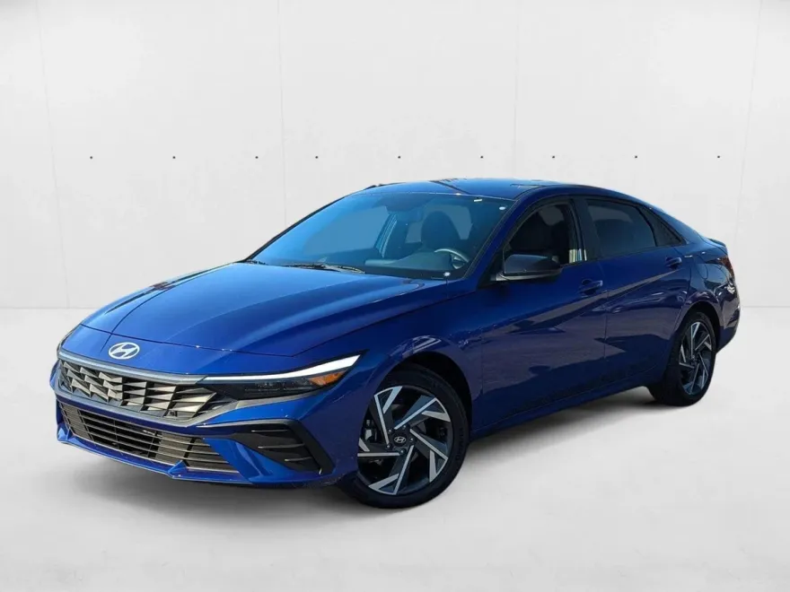 2025 Hyundai Elantra SEL Sport photo 1
