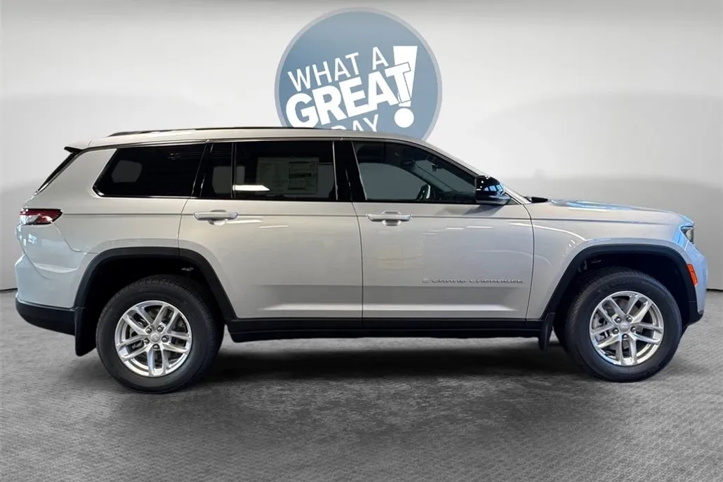 2025 Jeep Grand Cherokee Laredo photo 1