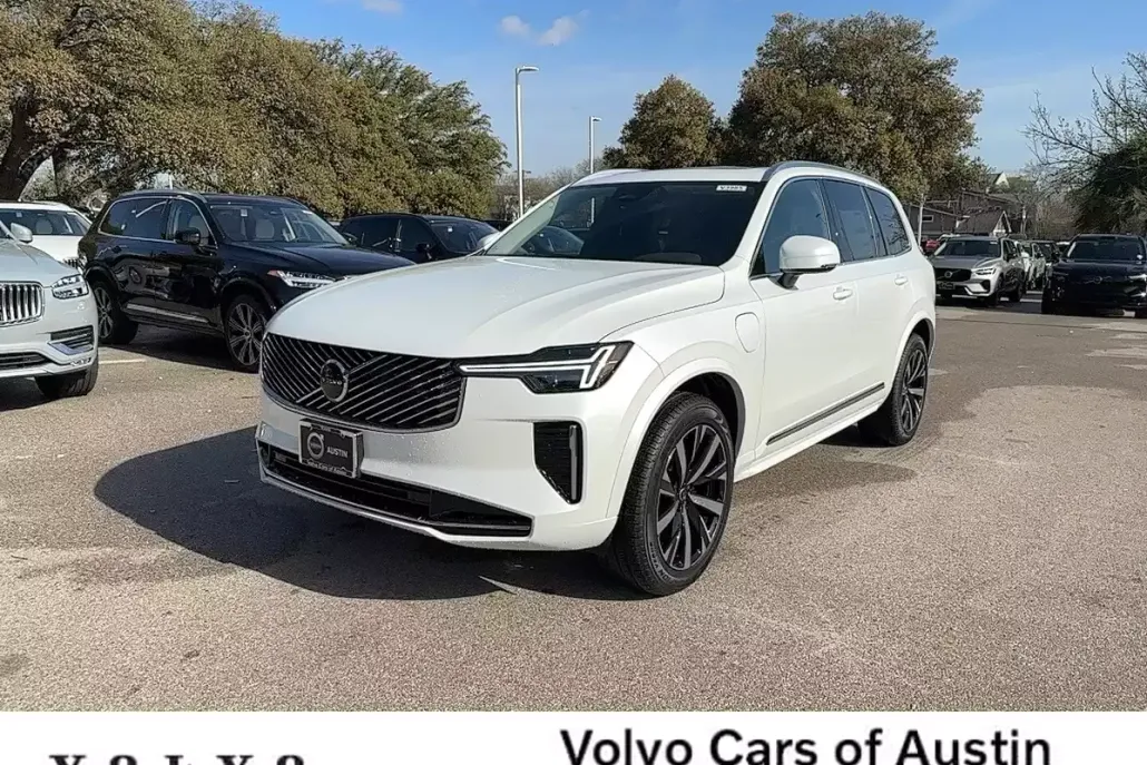 2025 Volvo XC90 Core T8 photo 1