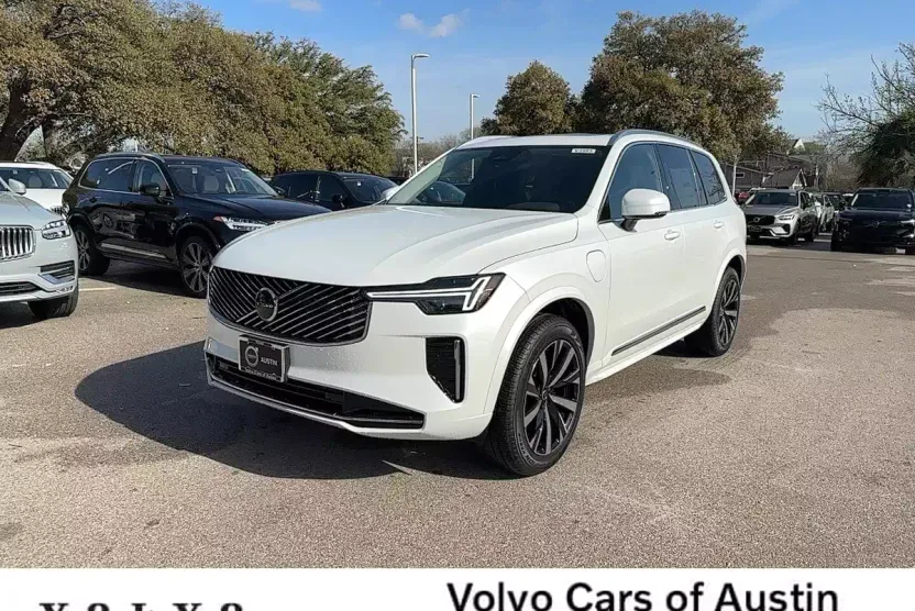2025 Volvo XC90 Core T8 photo 1