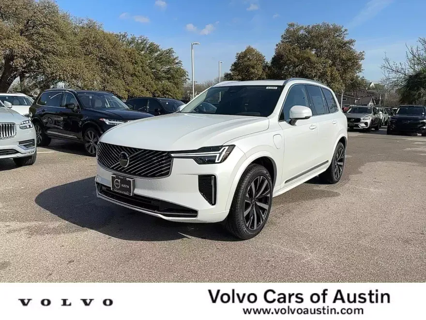 2025 Volvo XC90 Core T8 photo 1
