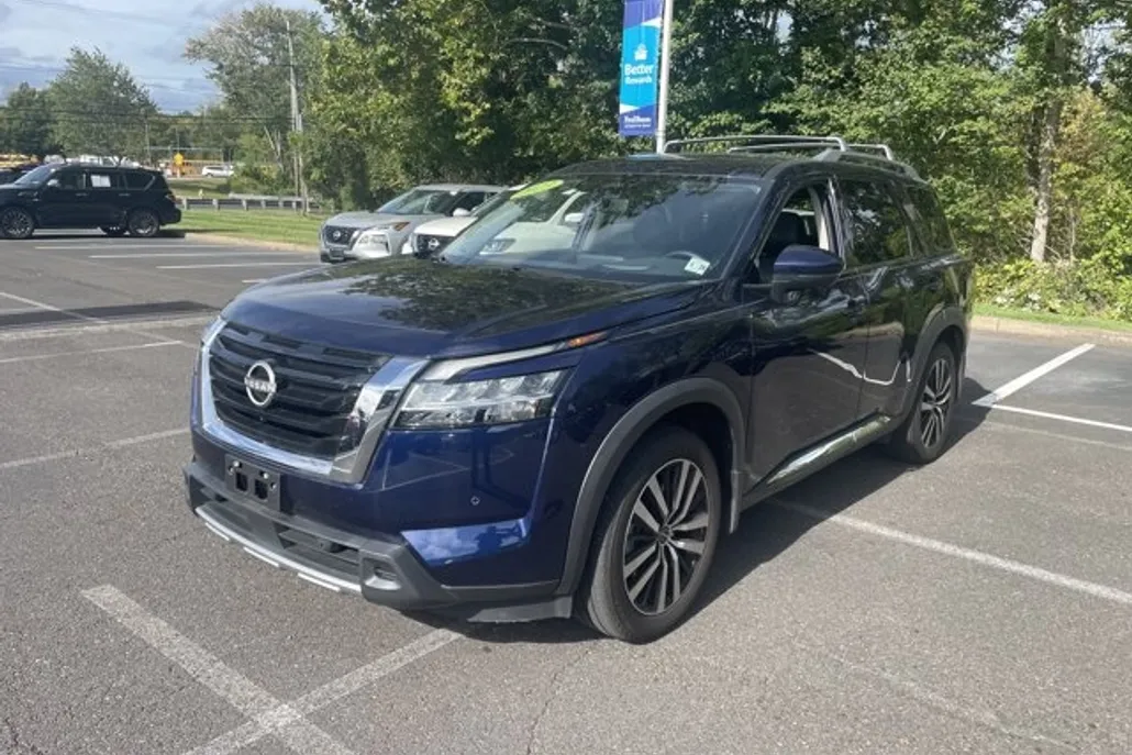 2023 Nissan Pathfinder Platinum photo 1