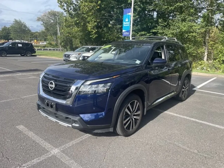 2023 Nissan Pathfinder Platinum photo 1