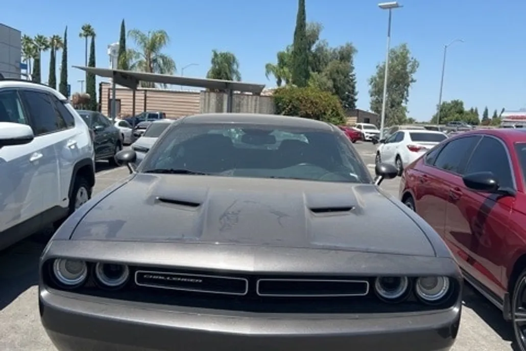 2022 Dodge Challenger SXT photo 1