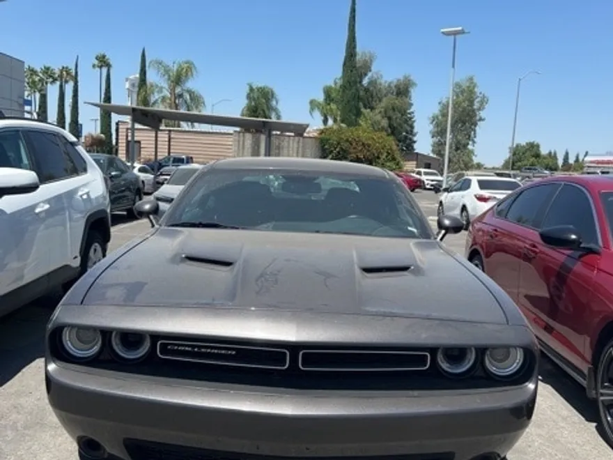 2022 Dodge Challenger SXT photo 1