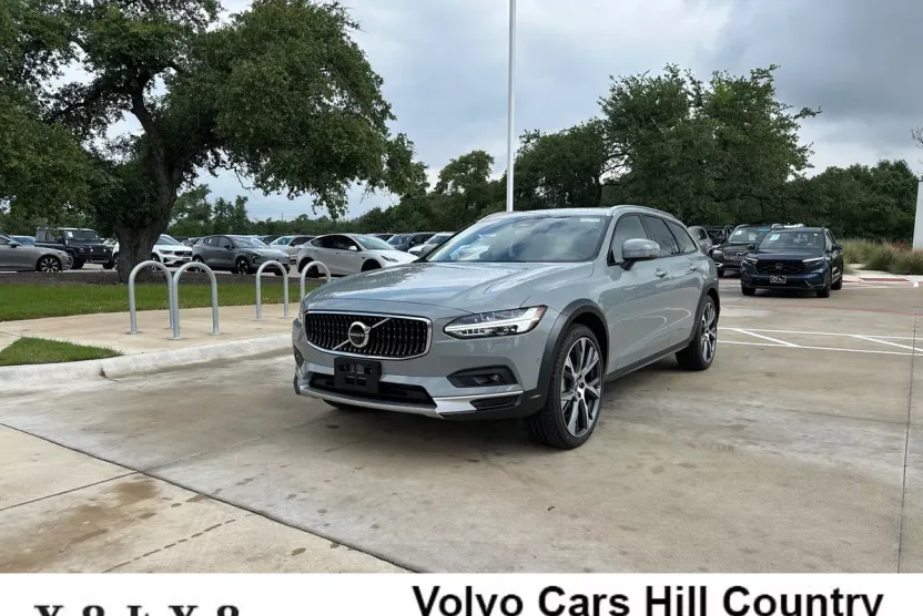 2025 Volvo V90 Cross Country B6 photo 1