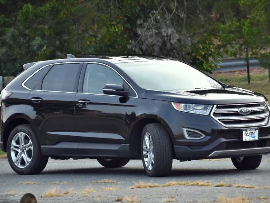 2018 Ford Edge Titanium photo 1