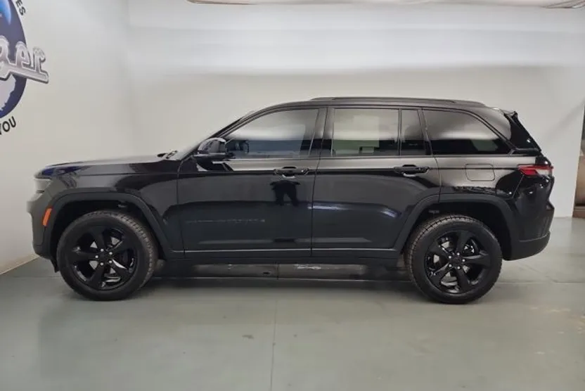 2022 Jeep Grand Cherokee Altitude photo 1