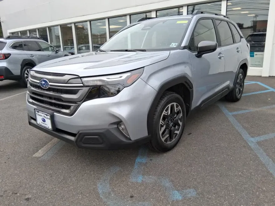2025 Subaru Forester Premium Base photo 1