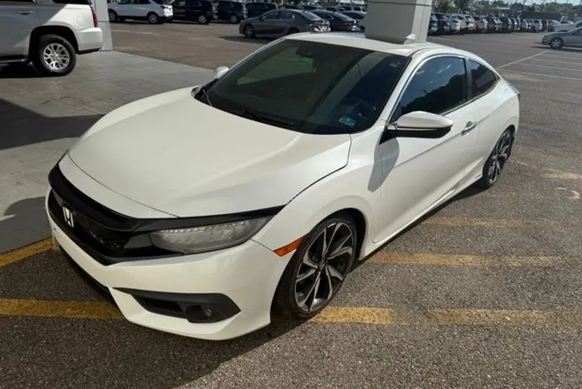 2016 Honda Civic Touring photo 1