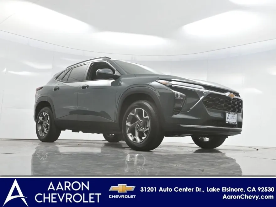 2025 Chevrolet Trax LT photo 1