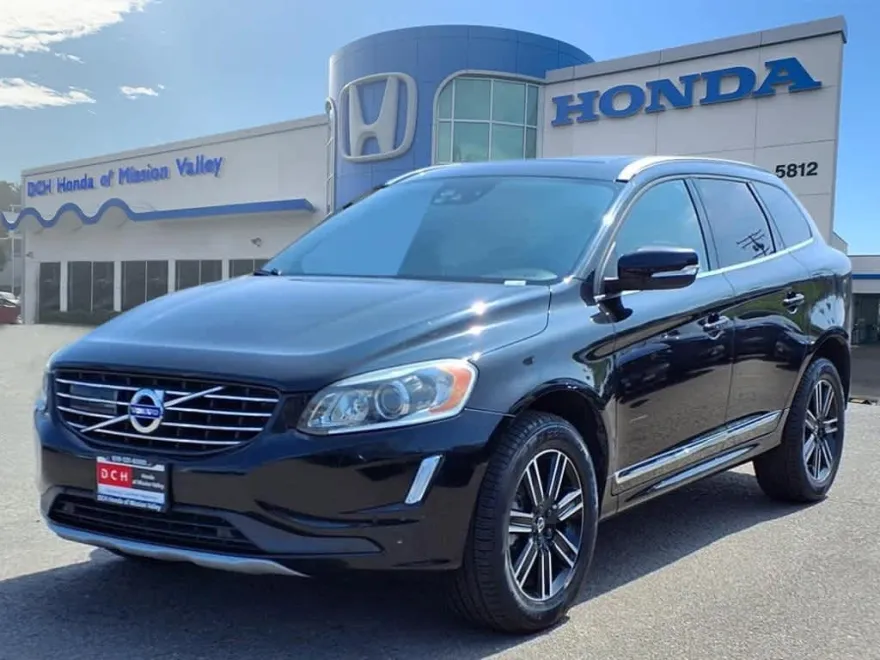 2016 Volvo XC60 T6 Drive-E Platinum photo 1