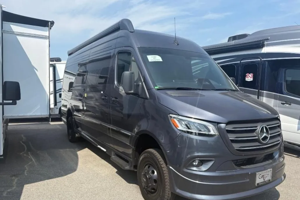 2025 Mercedes Benz Sprinter 3500 photo 1