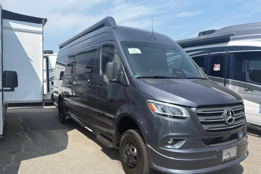2025 Mercedes Benz Sprinter 3500 photo 1