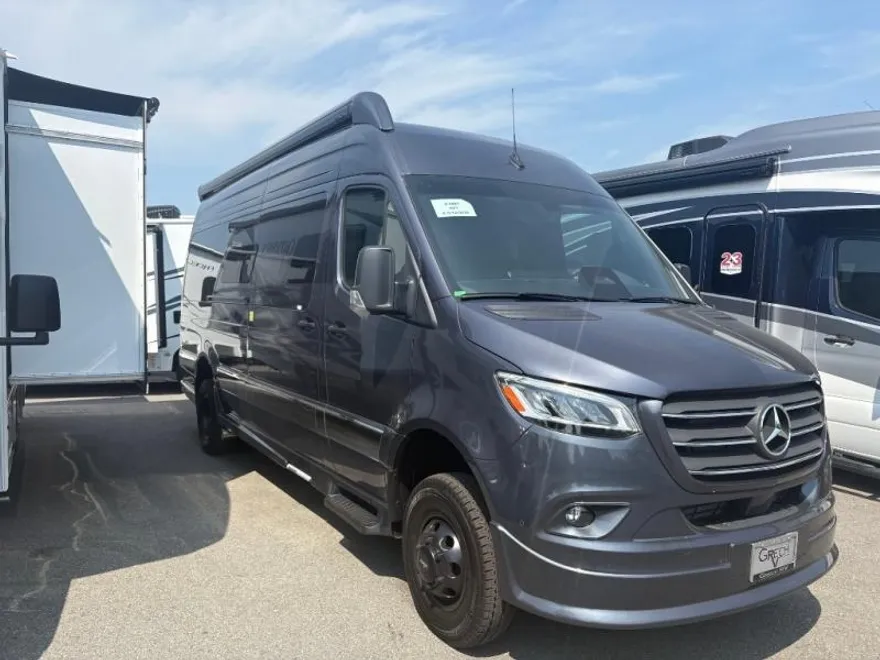 2025 Mercedes Benz Sprinter 3500 photo 1