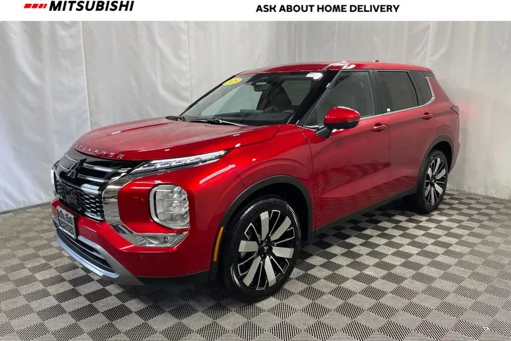 2025 Mitsubishi Outlander SE photo 1
