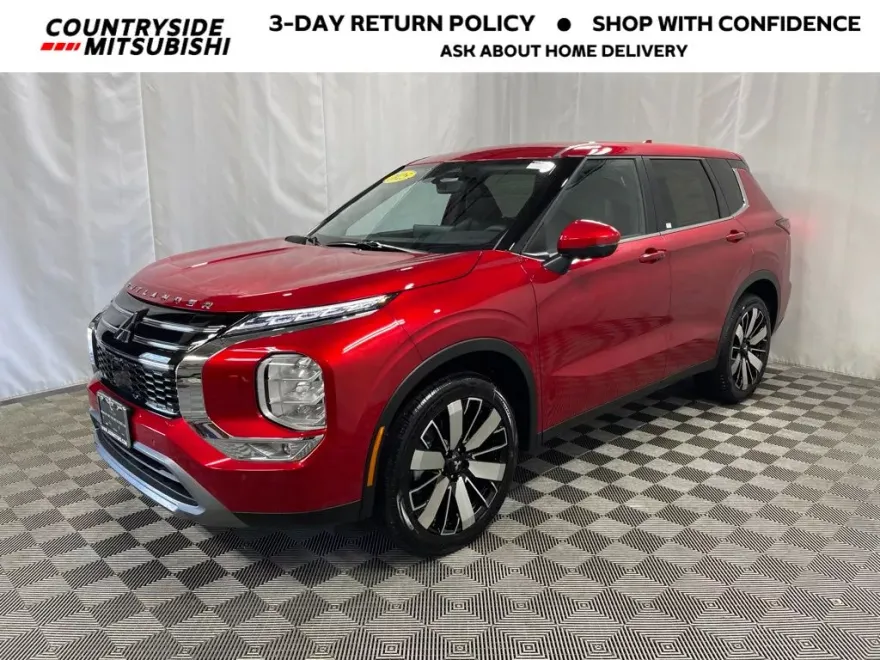 2025 Mitsubishi Outlander SE photo 1