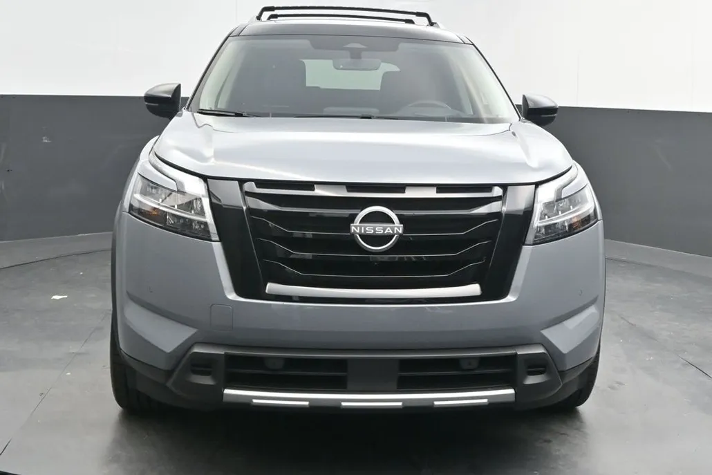 2023 Nissan Pathfinder Platinum photo 1