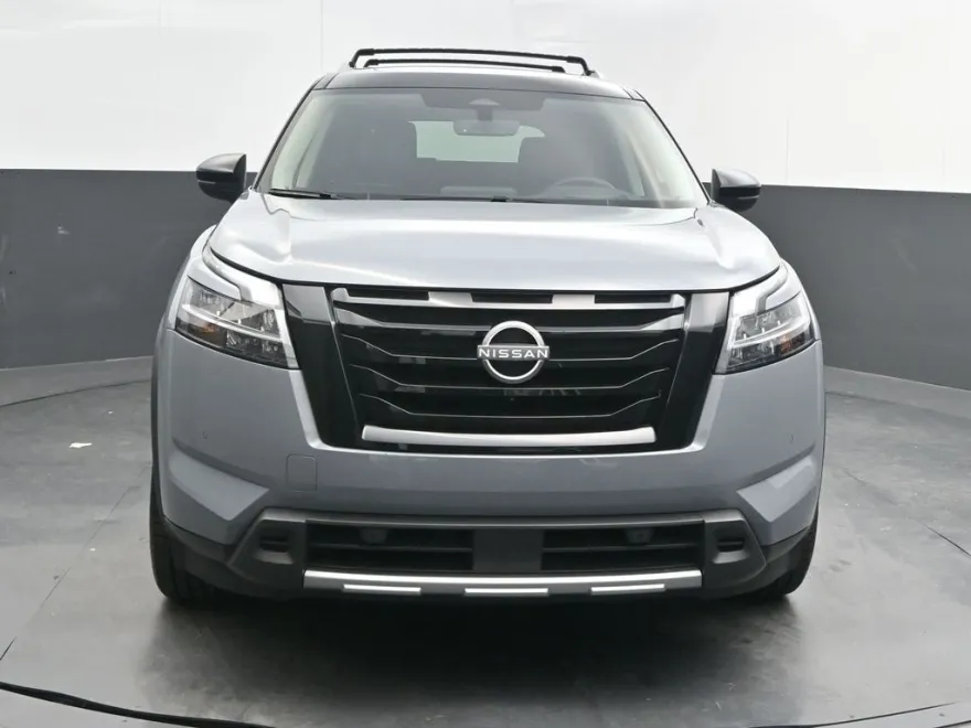 2023 Nissan Pathfinder Platinum photo 1