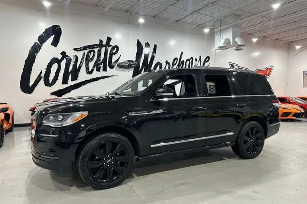 2022 Lincoln Navigator Black Label photo 1