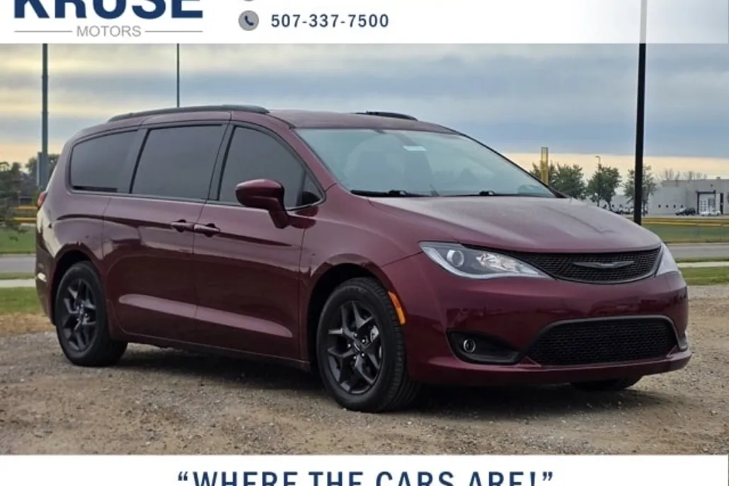 2018 Chrysler Pacifica Touring Plus photo 1