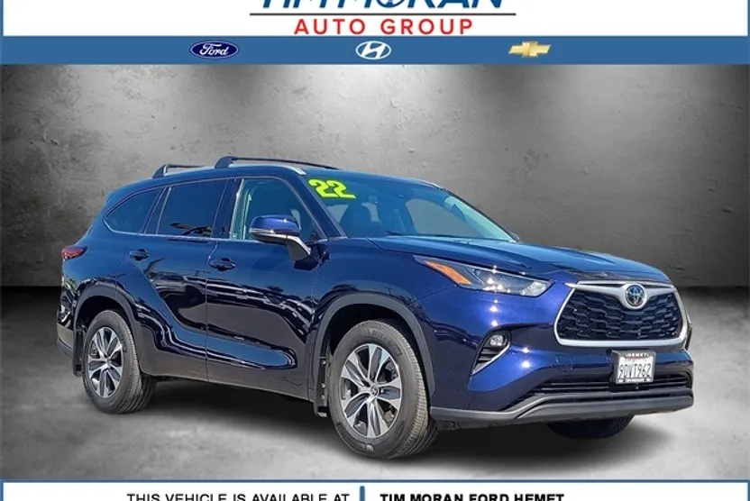 2022 Toyota Highlander XLE photo 1