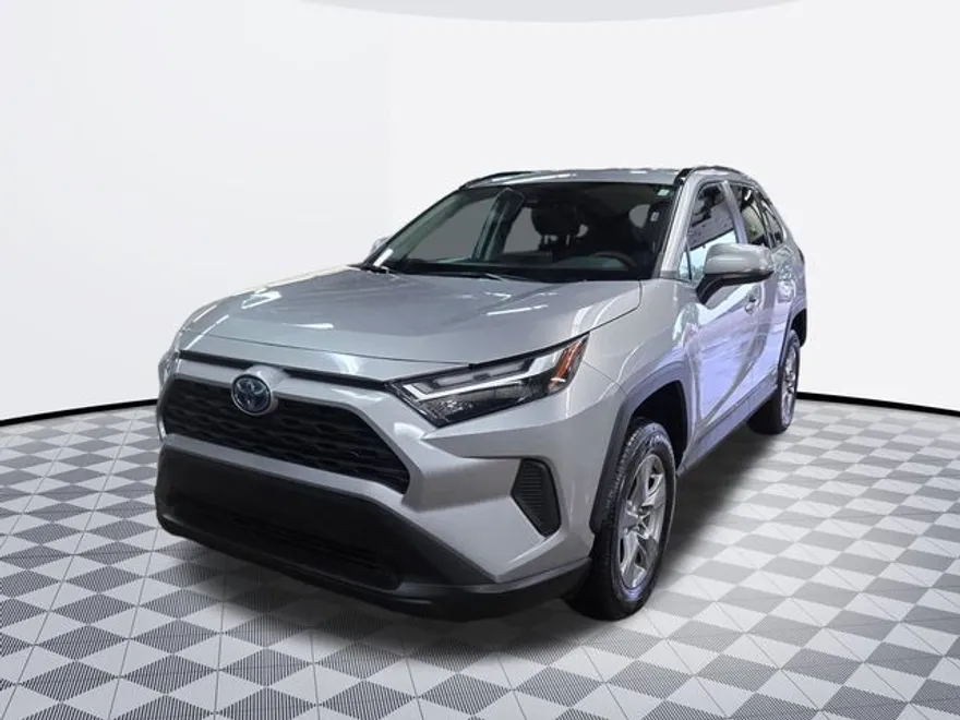 2024 Toyota RAV4 Hybrid XLE photo 1