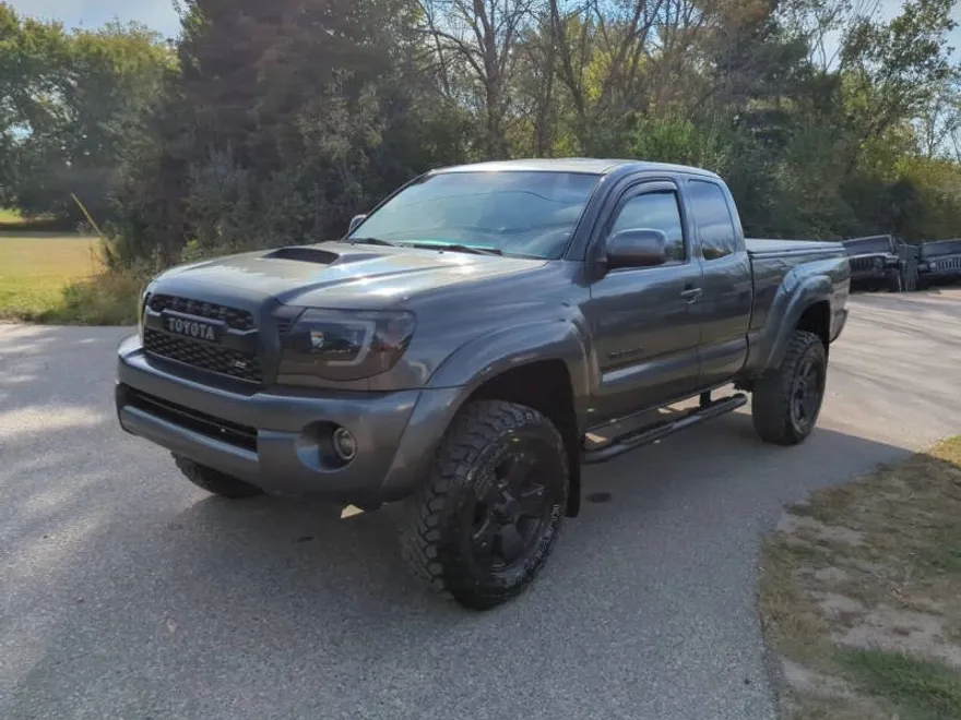 2010 Toyota Tacoma V6 photo 1