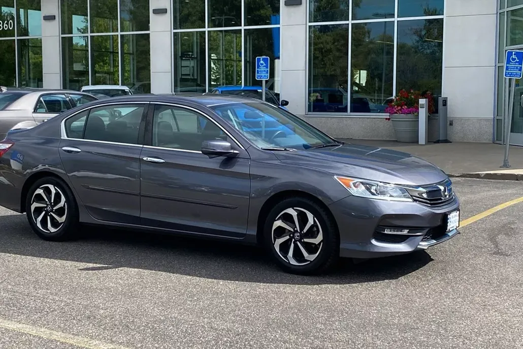 2017 Honda Accord EX-L photo 1