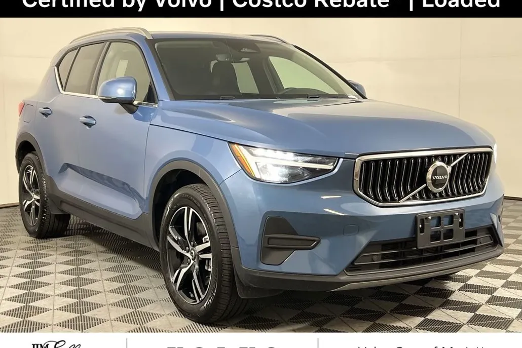 2025 Volvo XC40 Core photo 1