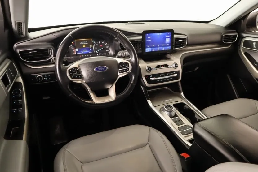 2021 Ford Explorer XLT photo 1