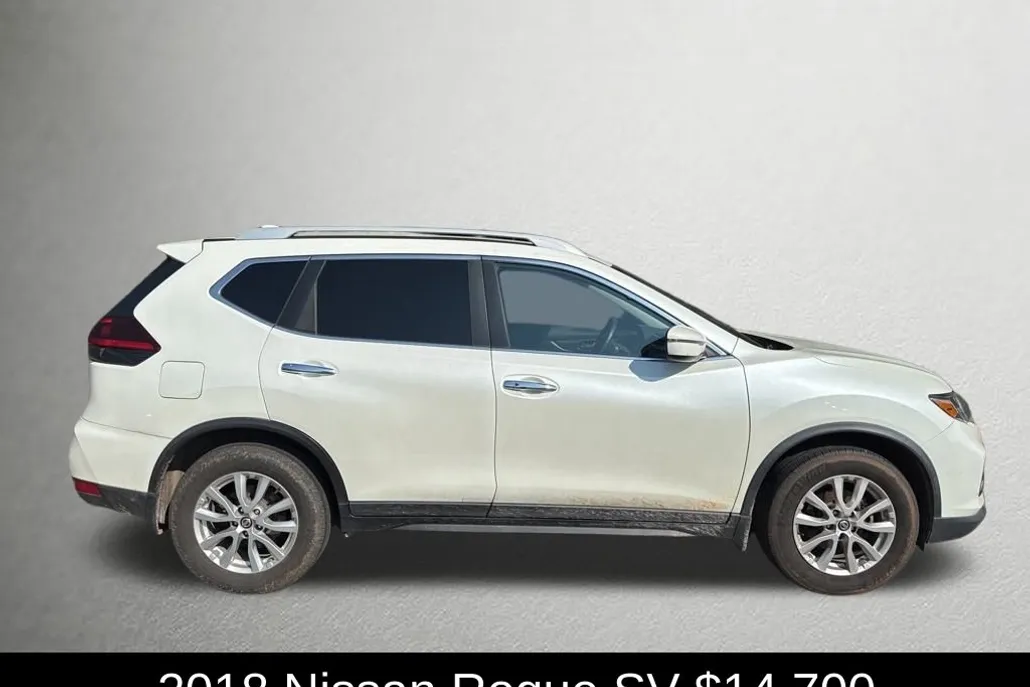 2018 Nissan Rogue SV photo 1