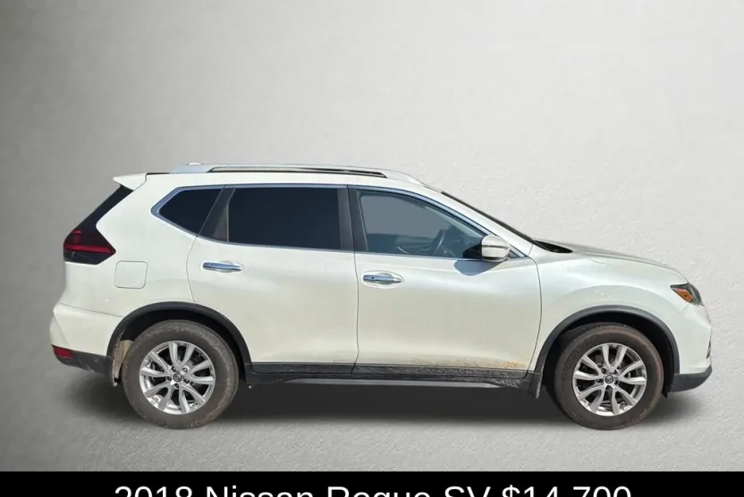 2018 Nissan Rogue SV photo 1