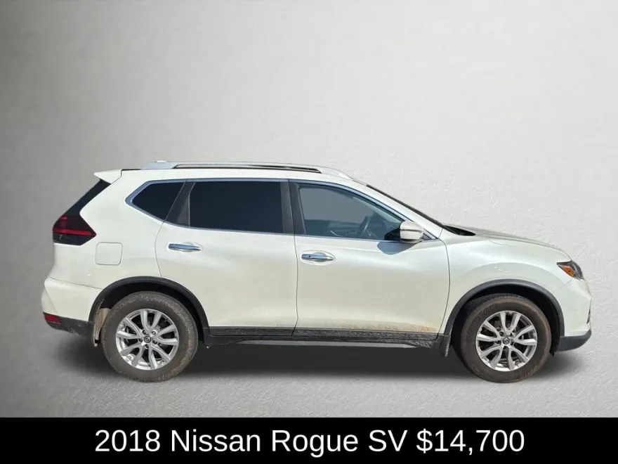 2018 Nissan Rogue SV photo 1