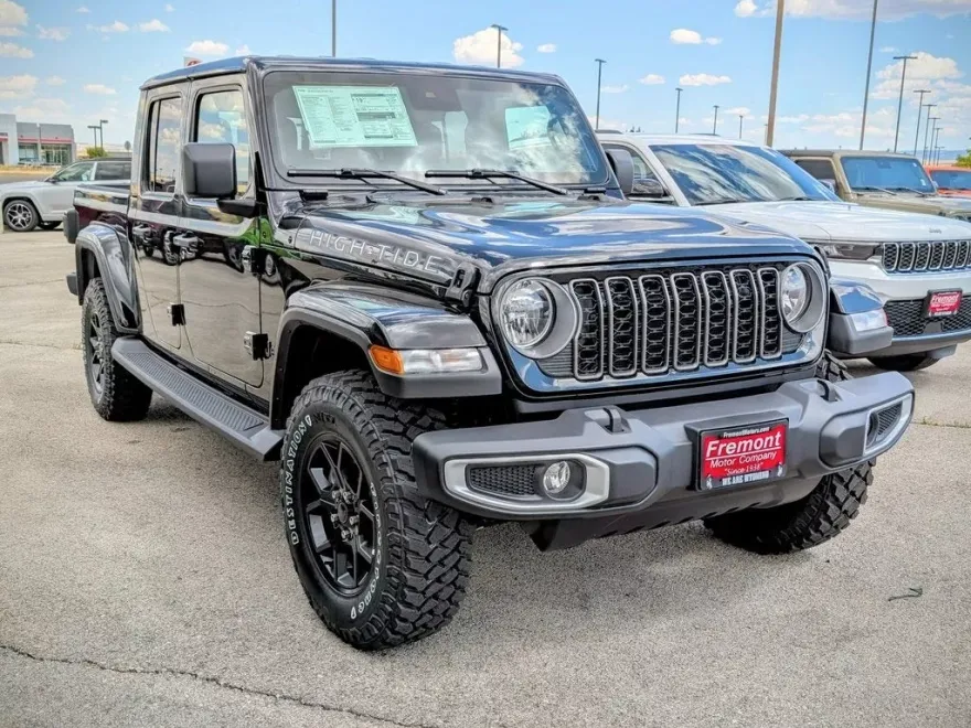 2025 Jeep Gladiator Sport photo 1
