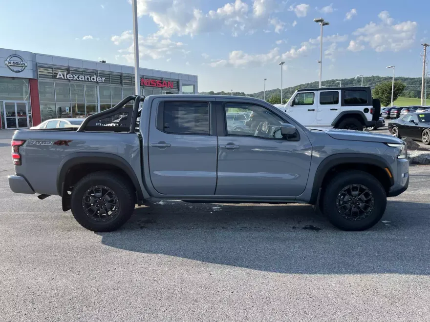 2023 Nissan Frontier Crew Cab PRO-4X photo 1