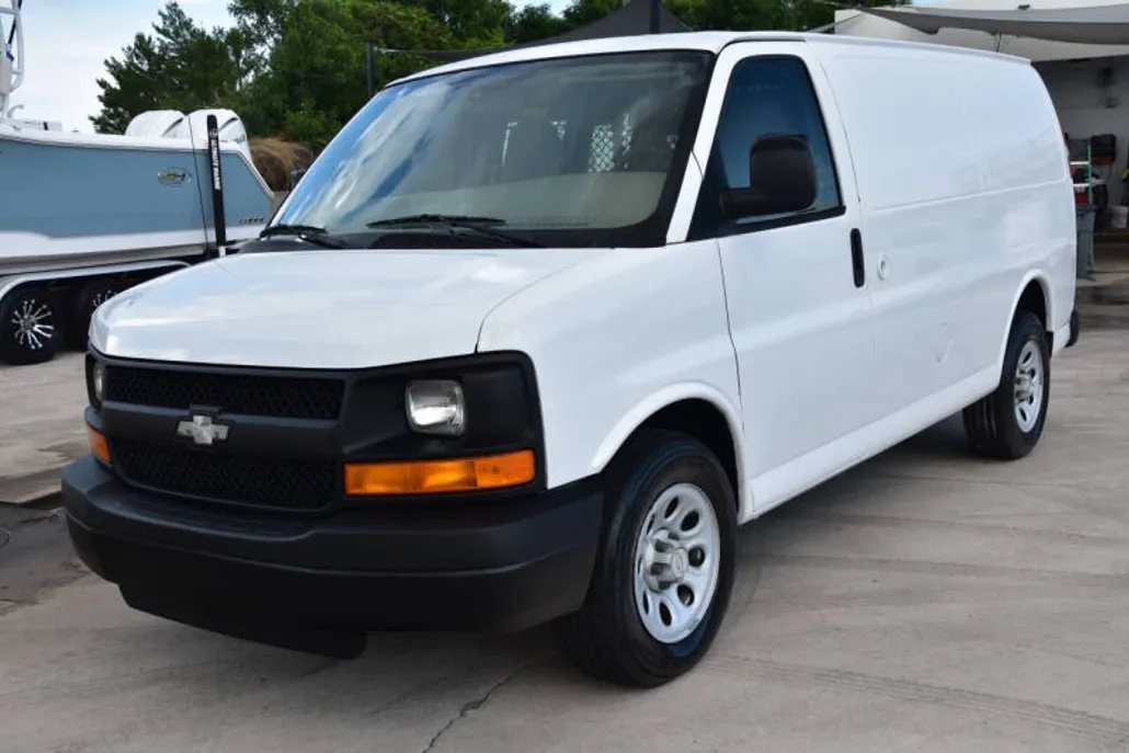 2009 Chevrolet Express 1500 Cargo Van photo 1