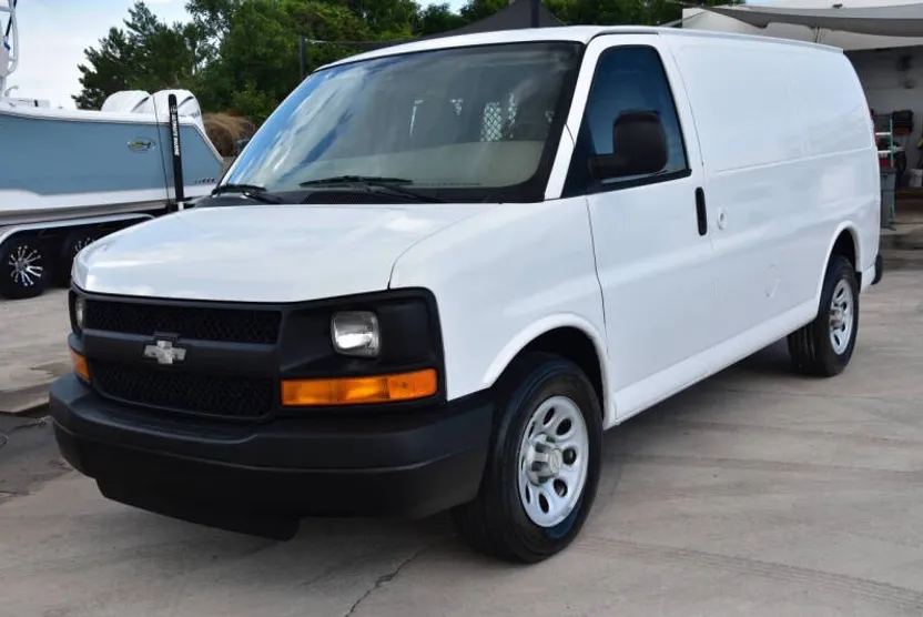 2009 Chevrolet Express 1500 Cargo Van photo 1