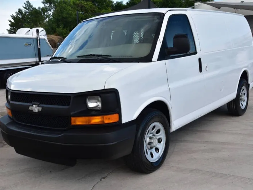 2009 Chevrolet Express 1500 Cargo Van photo 1