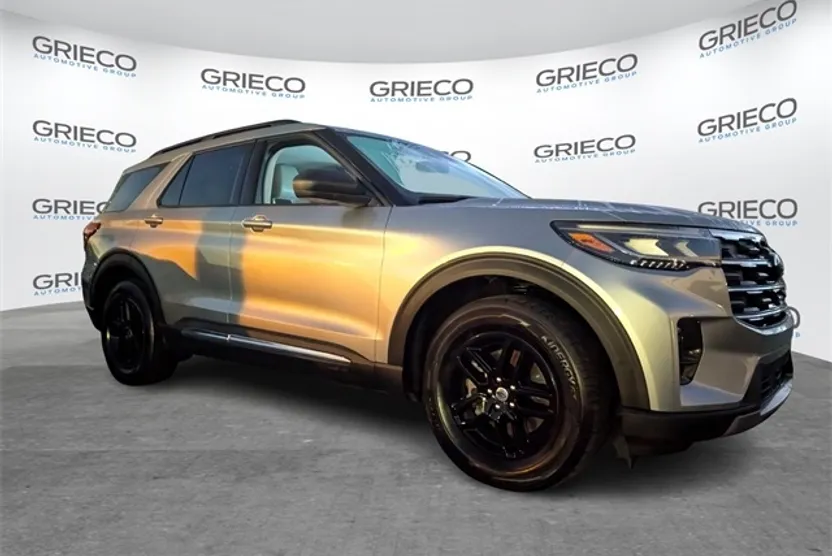 2025 Ford Explorer photo 1