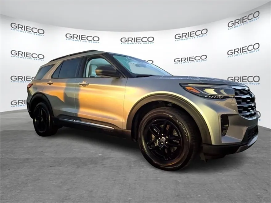 2025 Ford Explorer photo 1