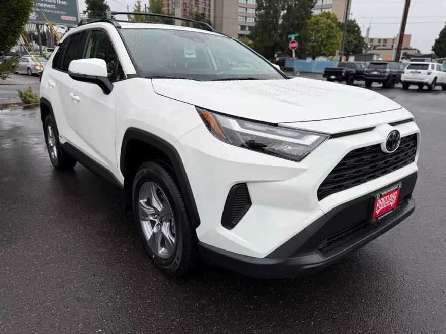2025 Toyota RAV4 Hybrid XLE photo 1