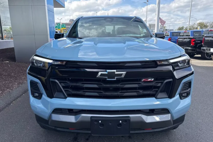 2025 Chevrolet Colorado Z71 photo 1