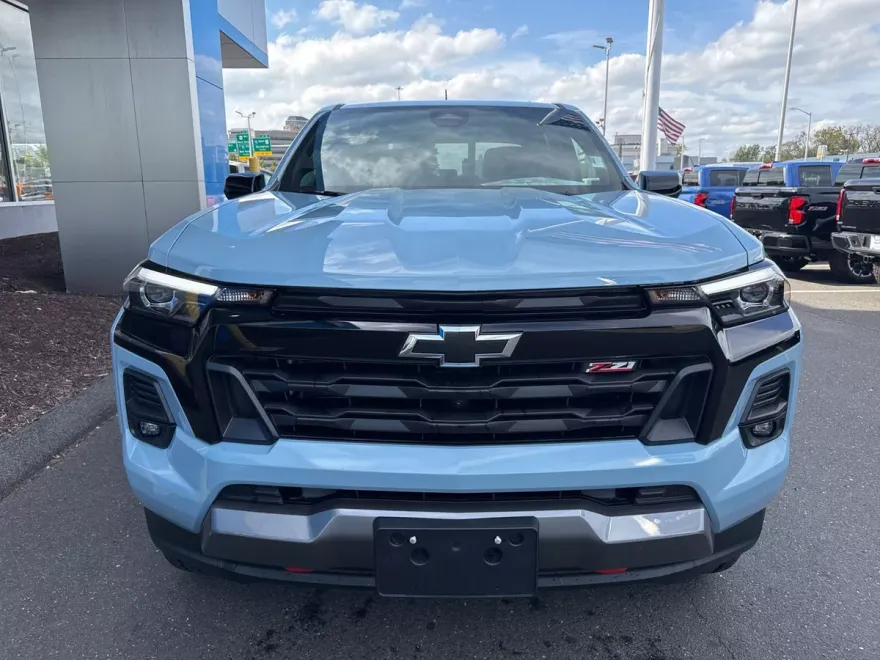 2025 Chevrolet Colorado Z71 photo 1