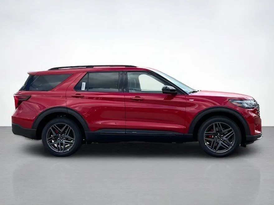 2025 Ford Explorer ST-Line photo 1